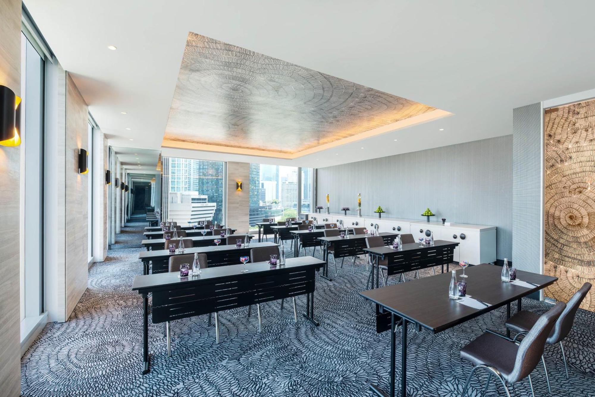 W Hotel 5*